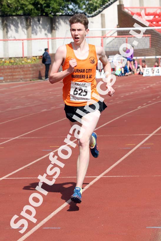 Mens under-20s 800 metres, North Eastern Champs, Gateshead Stadium. Photo: David T. Hewitson/Sports for All Pics